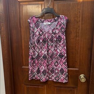 Jones Studio Pink and Black Geometric Sleeveless Blouse